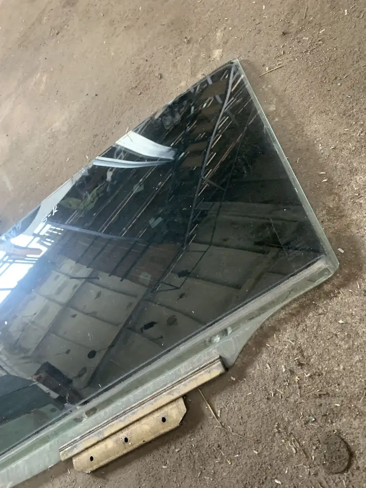Toyota Corolla E120 E130 (2000 - 2004) Стекло задней двери — фото 2