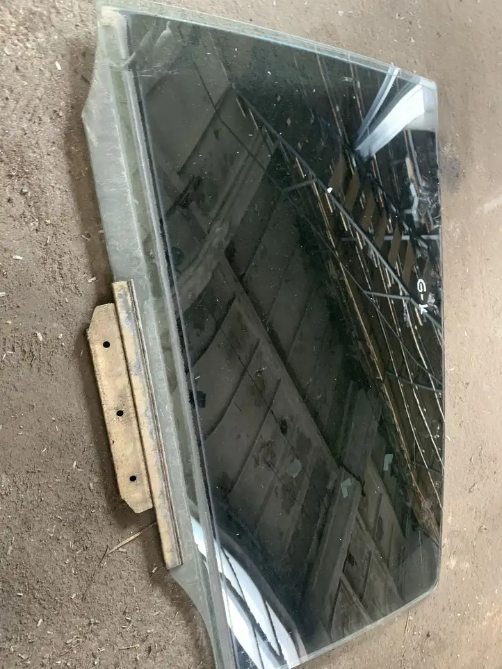 Toyota Corolla E120 E130 (2000 - 2004) Стекло задней двери — фото 3