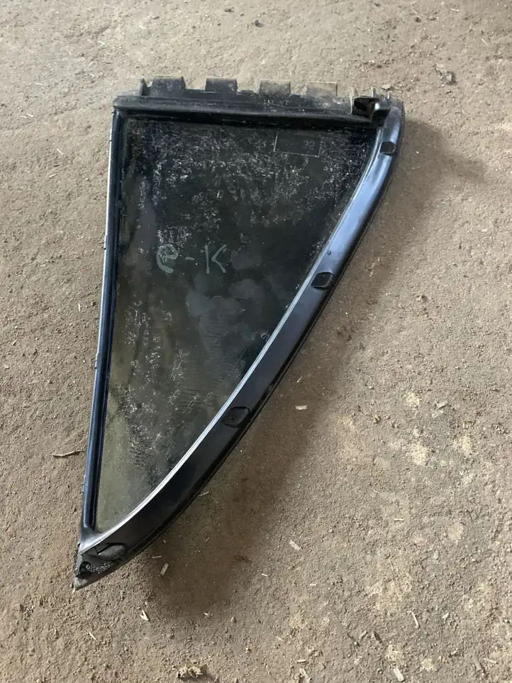 Toyota Corolla E120 E130 (2000 - 2004) Форточка двери — фото 3