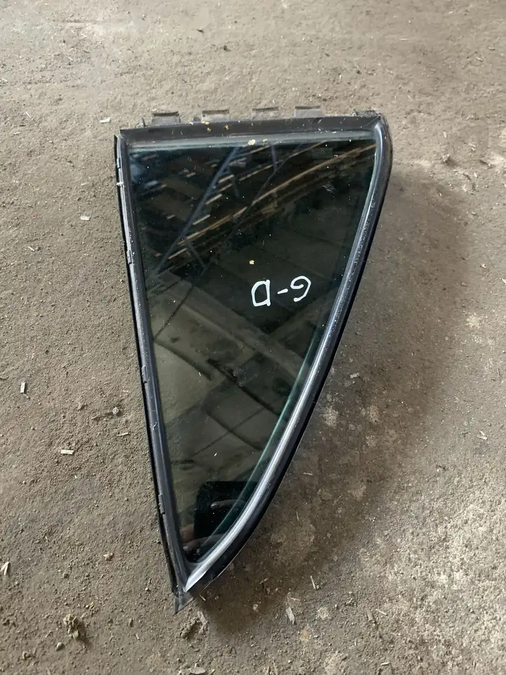 Toyota Corolla E120 E130 (2000 - 2004) Форточка двери — фото 1