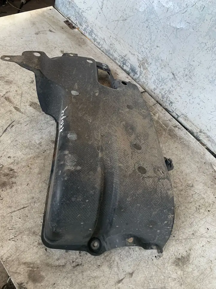 Toyota Corolla E120 E130 (2000 - 2004) Защита днища задней части — фото 1