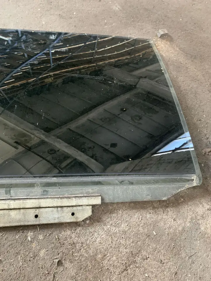 Toyota Corolla E120 E130 (2000 - 2004) Стекло задней двери — фото 2