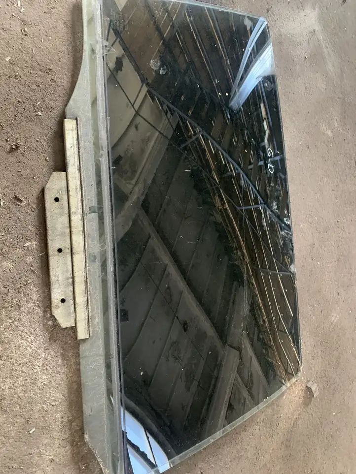 Toyota Corolla E120 E130 (2000 - 2004) Стекло задней двери — фото 3