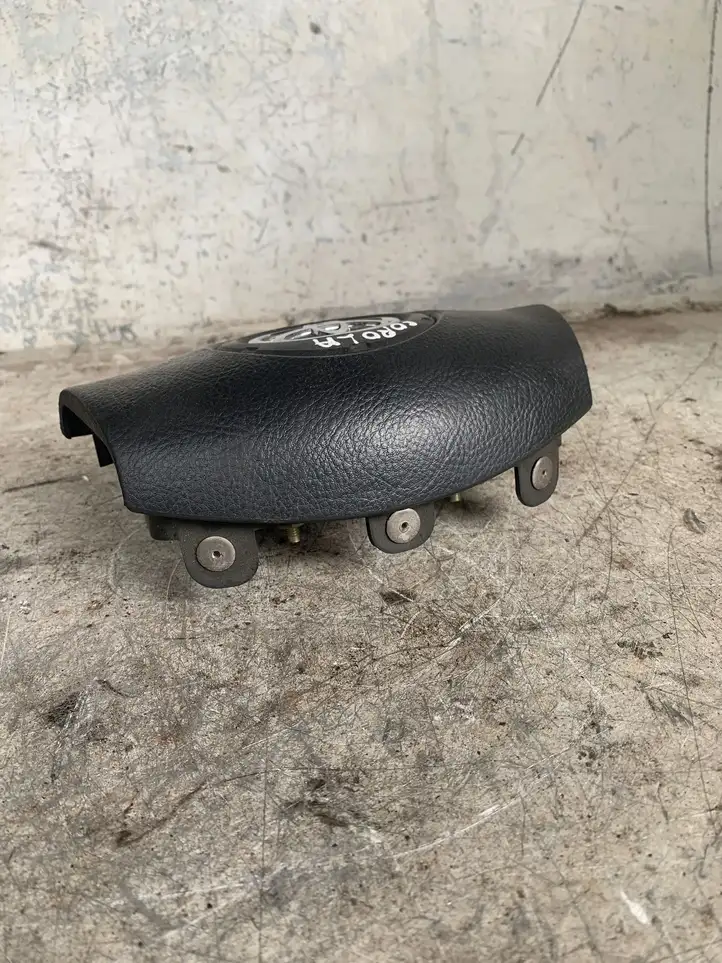 Toyota Corolla E120 E130 (2000 - 2004) Подушка безопасности руля — фото 2