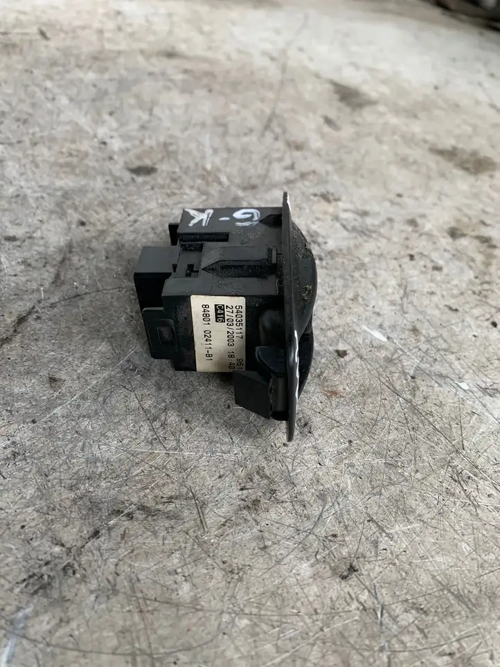 Toyota Corolla E120 E130 (2000 - 2004) 54035117 Кнопка стеклоподъемников — фото 3