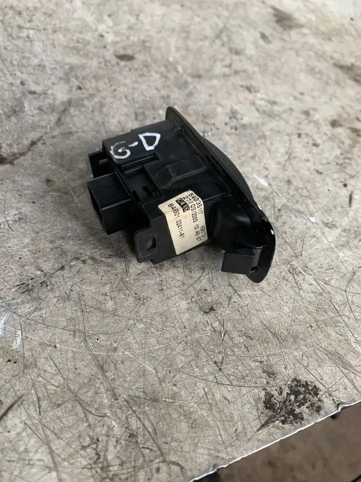 Toyota Corolla E120 E130 (2000 - 2004) 54035117 Кнопка стеклоподъемников — фото 1