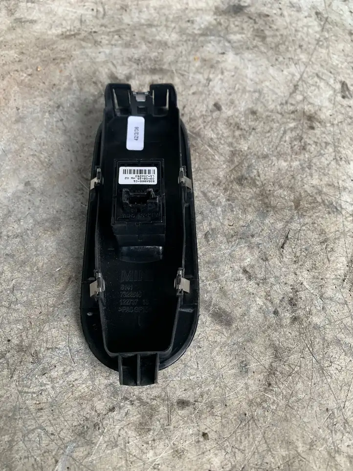 Mini One Cooper R56 (2012 - 2020) 935486601 Кнопка стеклоподъемников — фото 3
