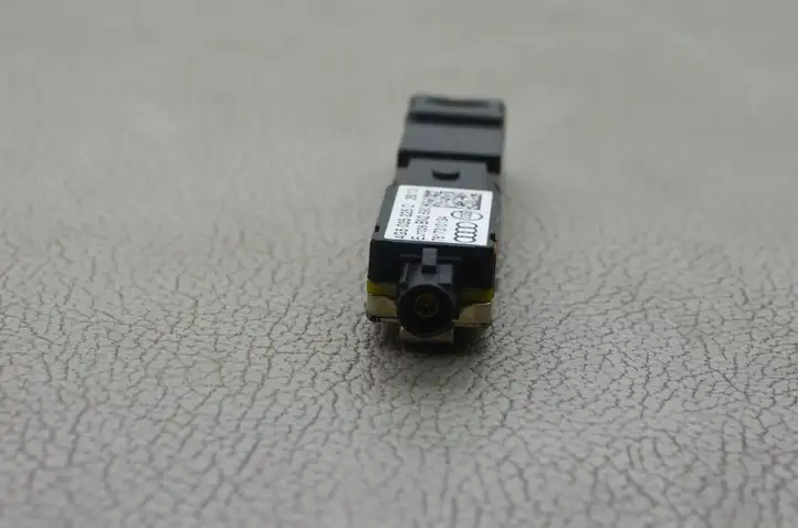 Audi A6 C7 (2011 - 2014) 4G5035225A Усилитель антенны — фото 6