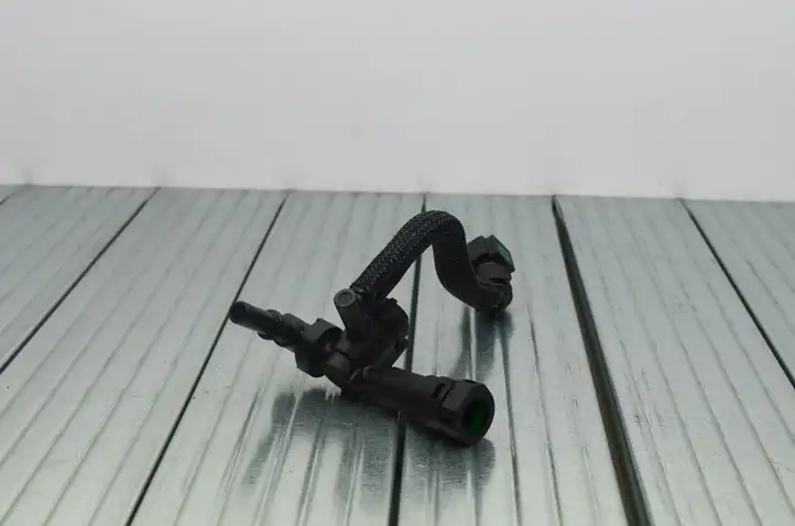 Ford Kuga II (2013 - 2019) Прочие детали моторного отсека — фото 1