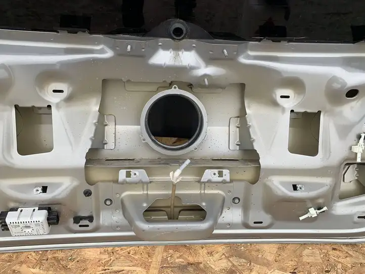 Volkswagen Golf VII (2013 - 2019) 5G9827025E Крышка багажника — фото 3