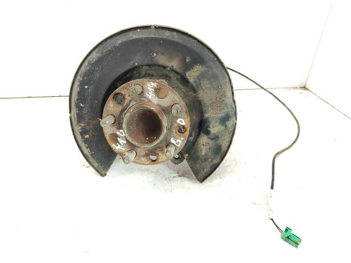 Ford Mondeo Mk III (2000 - 2007)  4S7T2B325BA Задний поворотный кулак (ступица, цапфа)