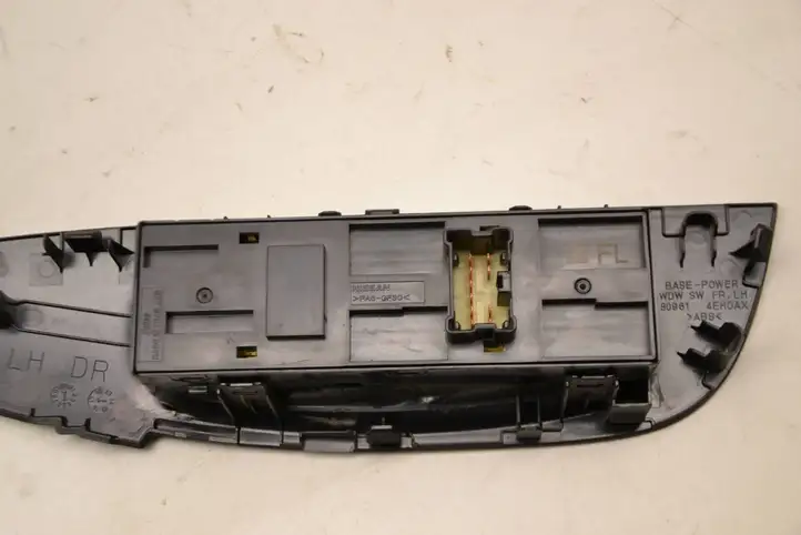 Nissan Qashqai (2017 - 2020) 809614EH0AX Накладка кнопки стеклоподъемника — фото 3