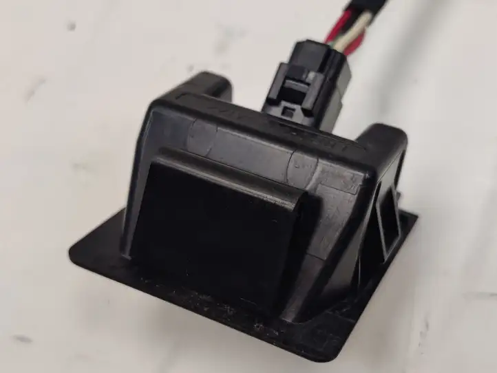 Chevrolet Camaro (2015 - 2018) 23334084 Видеокамера заднего вида — фото 3