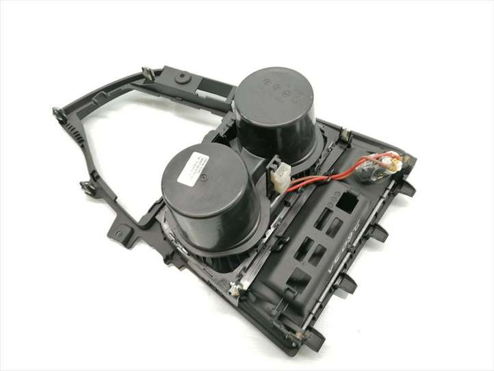 BMW 4 F32 F33 (2013 - 2017)  9218926 Передний держатель чашки