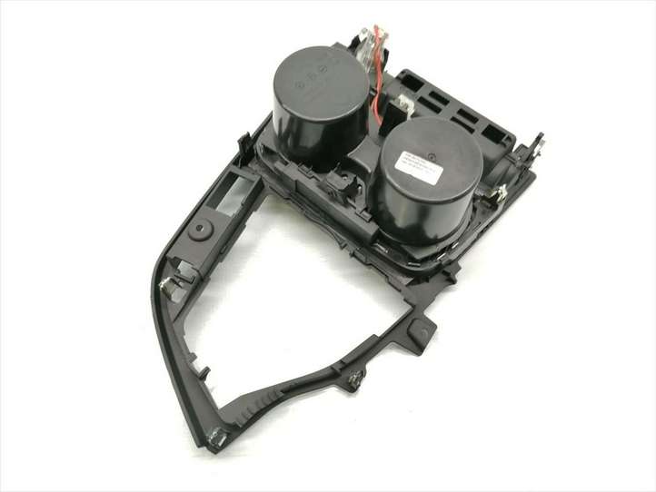 BMW 4 F32 F33 (2013 - 2017)  9218926 Передний держатель чашки