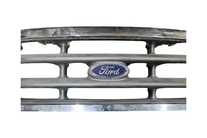 Ford F250 (1999 - 2007) YC358200BAW Верхняя решетка радиатора — фото 4