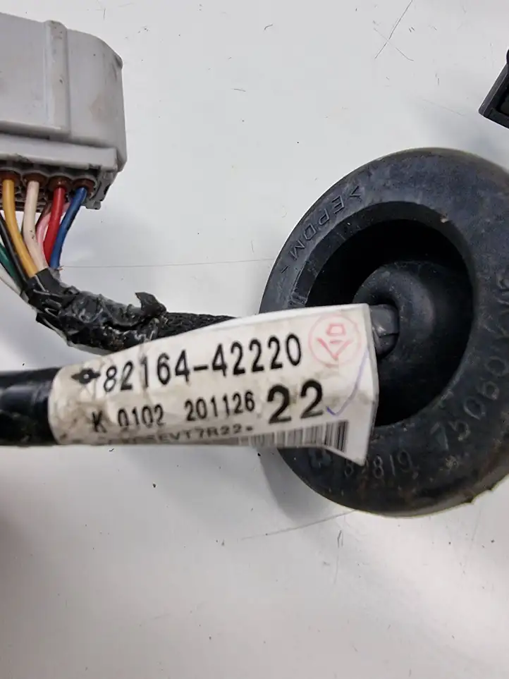 Toyota RAV 4 (XA50) (2018 - ) 8216442220 Прочая электропроводка — фото 4