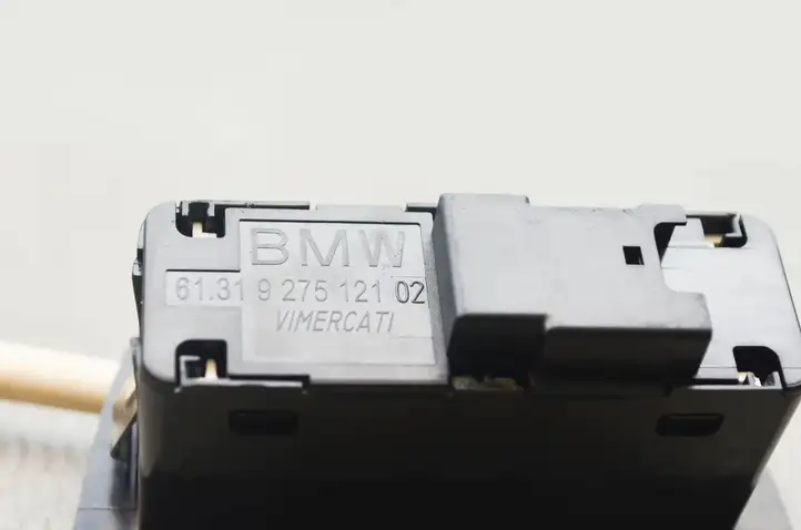 BMW X5 F15 (2013 - 2017) 9275121 Кнопка закрытия багажника — фото 2