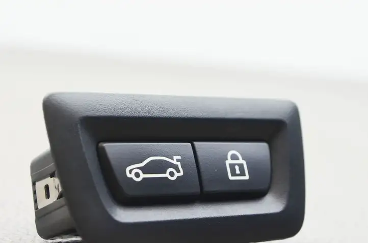 BMW X5 F15 (2013 - 2017) 9275121 Кнопка закрытия багажника — фото 9