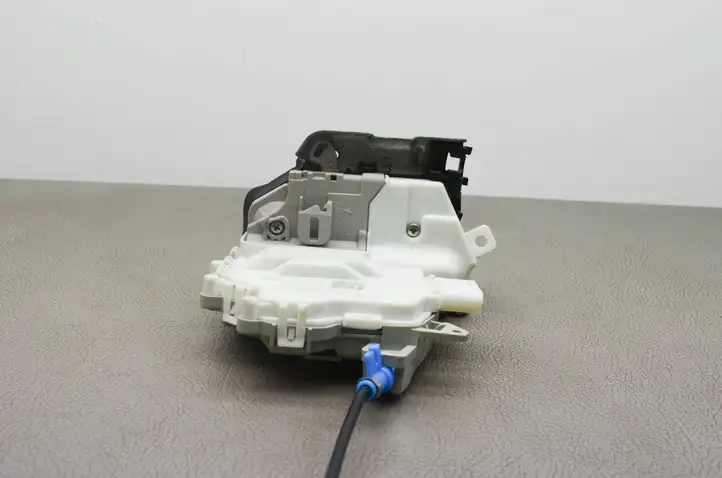Audi A4 S4 B8 8K (2011 - 2015) 8J2837015E Замок ручки двери — фото 5