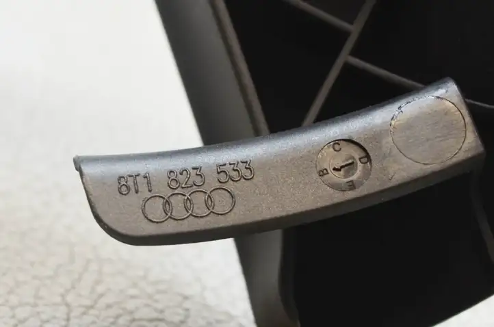 Audi A3/S3 8V (2012 - 2016) 8T1823533 Ручка открытия капота — фото 7