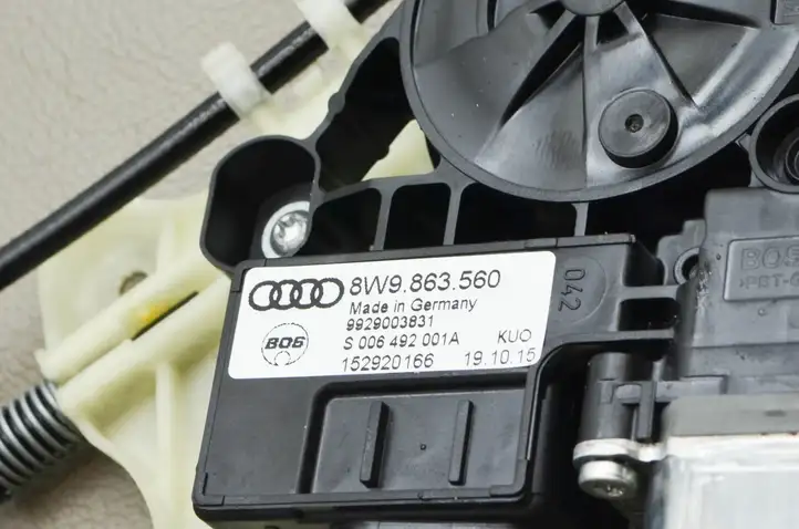 Audi A4 S4 B9 (2015 - 2019) 8W9863560 Электрическая шторка заднего стекла — фото 4