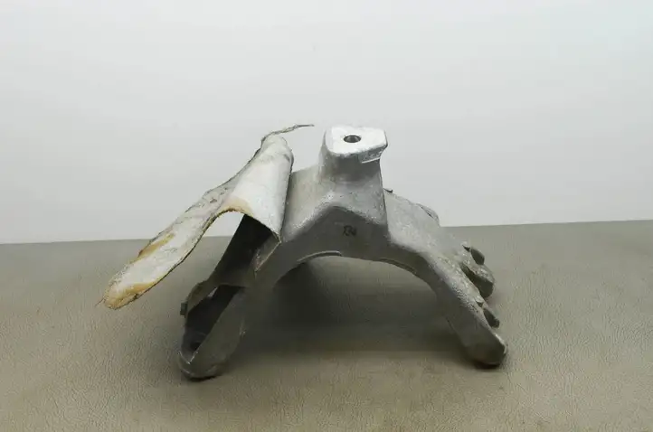 Audi A4 S4 B8 8K (2011 - 2015) 8K0199308BE Кронштейн двигателя — фото 3