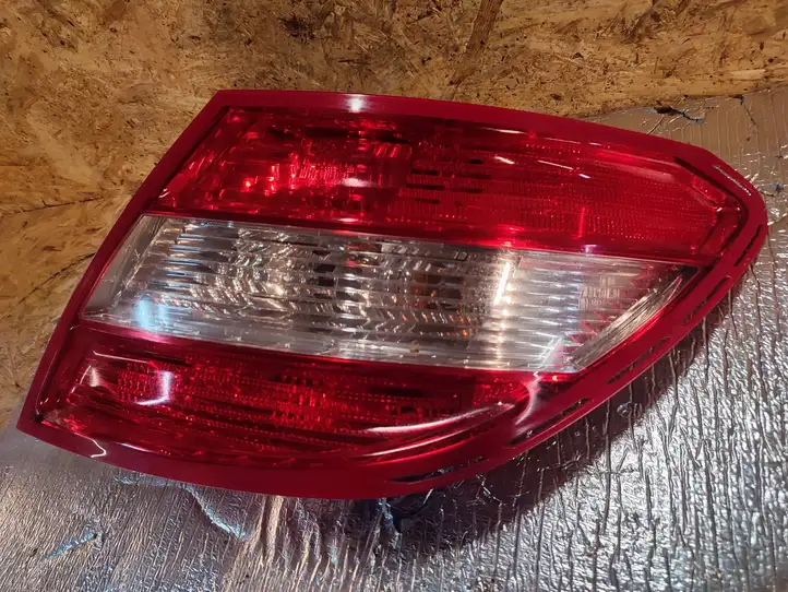 Mercedes-Benz C W204 (2007 - 2014) 2048200264 Задний фонарь в кузове — фото 4
