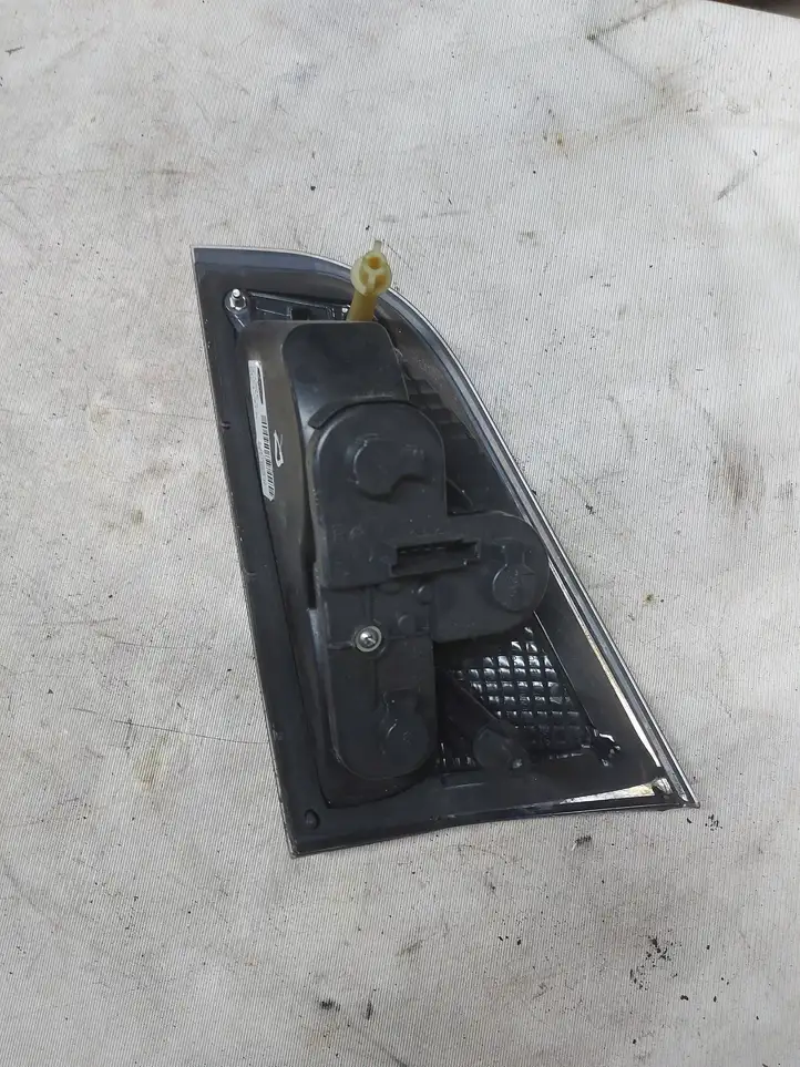Ford S-MAX (2006 - 2010) 2TZ00923201 Задний фонарь в крышке багажника — фото 2