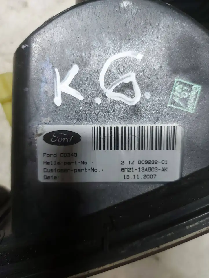 Ford S-MAX (2006 - 2010) 2TZ00923201 Задний фонарь в крышке багажника — фото 3