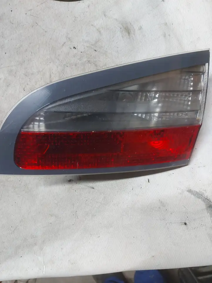 Ford S-MAX (2006 - 2010) Задний фонарь в крышке багажника — фото 1