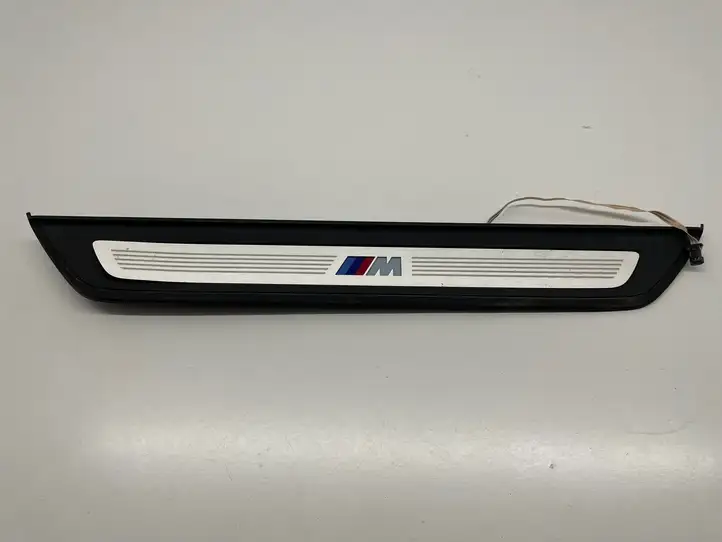 BMW 5 G30 G31 (2016 - ) 8064905 Внутренняя обшивка порога (комплект) — фото 6