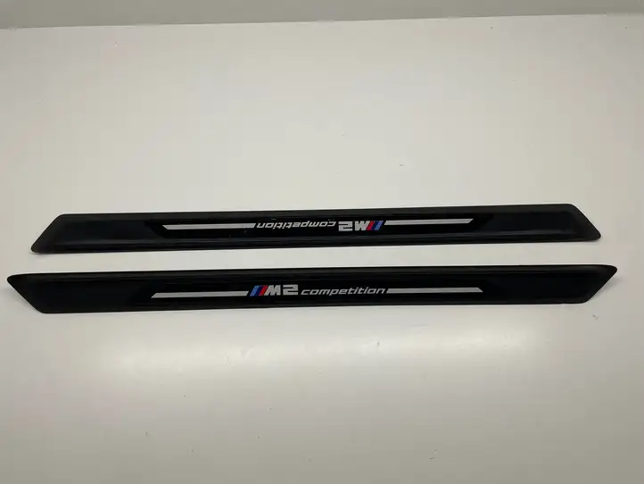 BMW M2 F87 (2018 - ) 7345103 Внутренняя обшивка порога (комплект) — фото 1