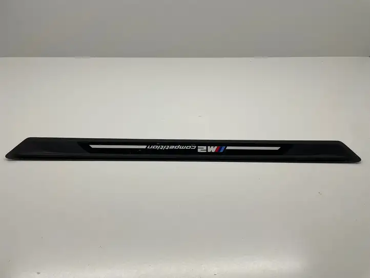 BMW M2 F87 (2018 - ) 7345103 Внутренняя обшивка порога (комплект) — фото 5