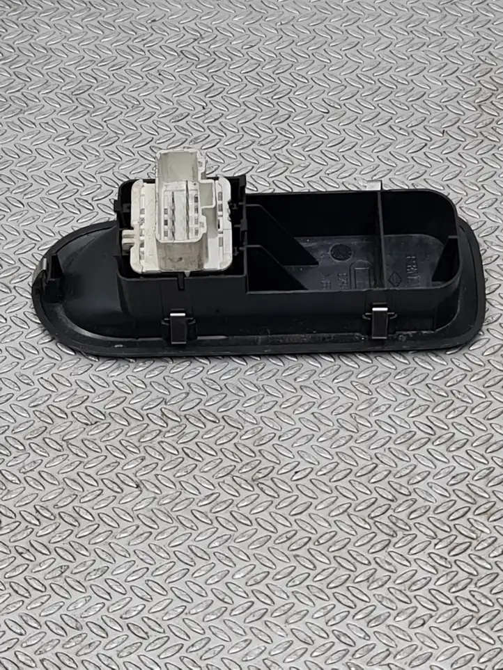 Renault Clio III (2005 - 2012) 8200356519 Кнопка стеклоподъемников — фото 4