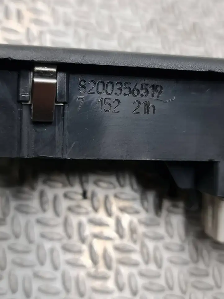 Renault Clio III (2005 - 2012) 8200356519 Кнопка стеклоподъемников — фото 5