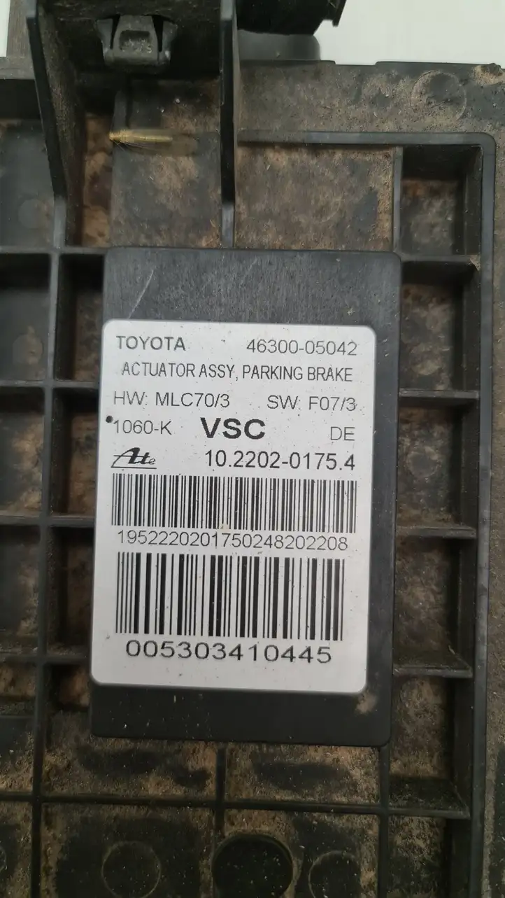 Toyota Avensis T270 (2015 - 2018) 4630005042 Блок управления стояночным тормозом — фото 2