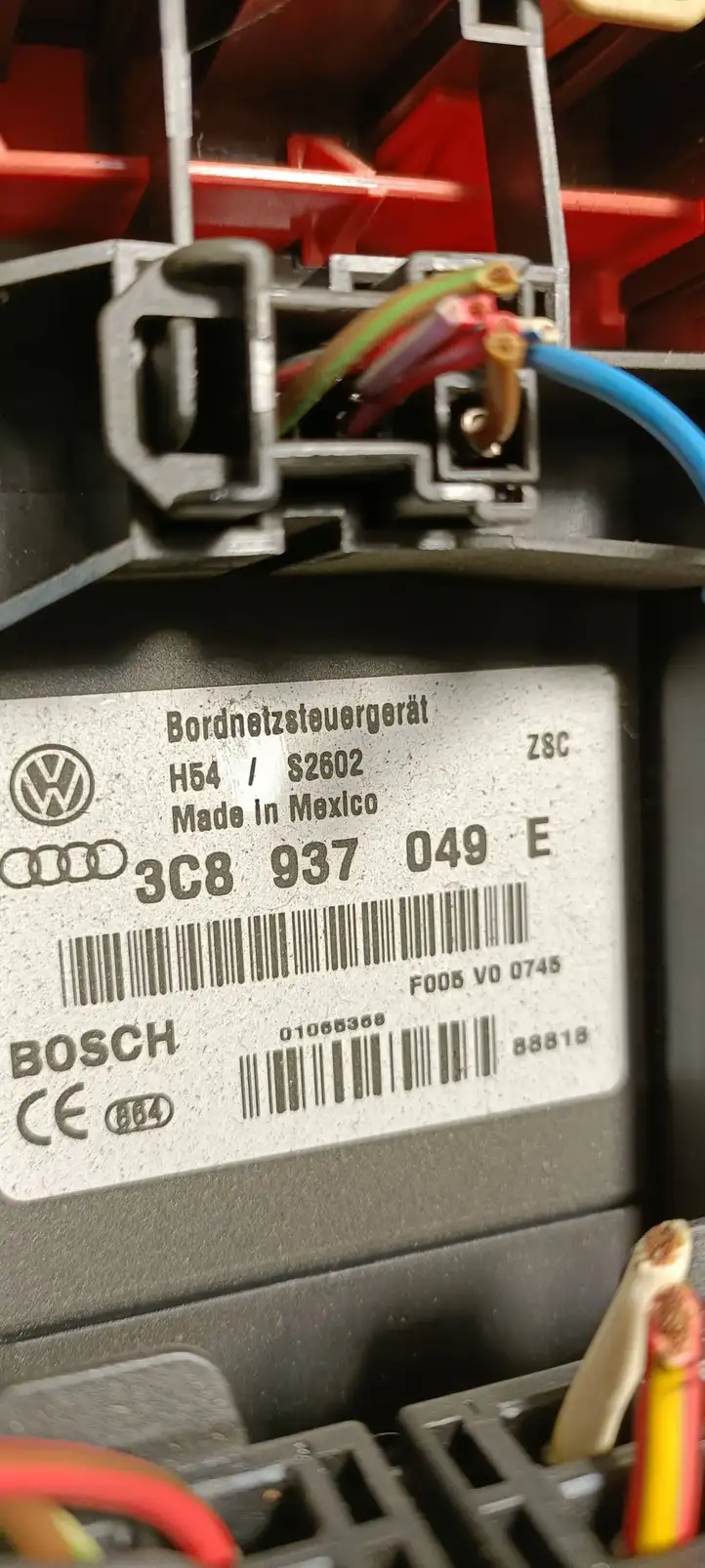 Volkswagen Golf V (2003 - 2009) 3C8937049E Модуль комфорта — фото 3