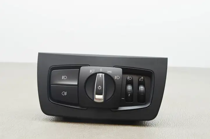 BMW 3 F30 F35 F31 (2012 - 2018) 9265305 Включатель фонарей — фото 1