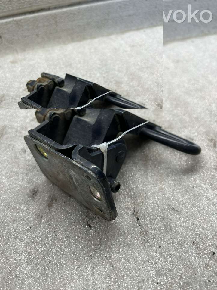 Volkswagen Golf IV (1998 - 2005)  4B0831412A Нижняя петля передней двери