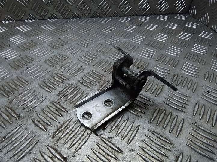 Toyota Prius (XW20) (2003 - 2009)   Нижняя петля задней двери