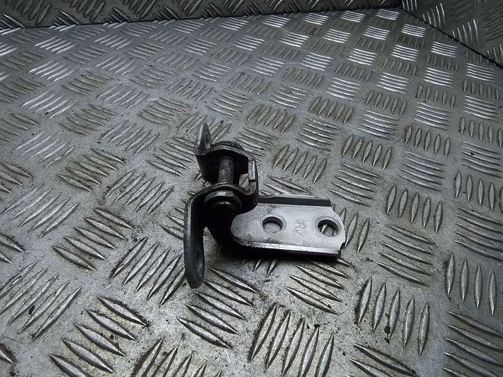 Toyota Prius (XW20) (2003 - 2009)   Нижняя петля задней двери