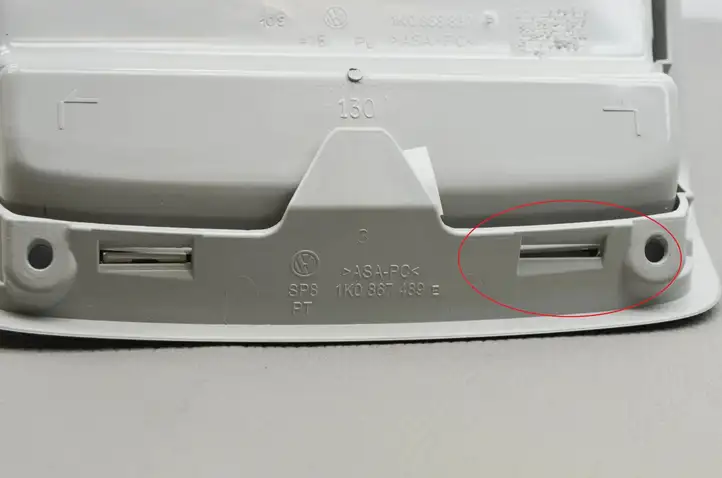 Volkswagen Tiguan (2007 - 2011) 1K0947133D Передняя подсветка — фото 9