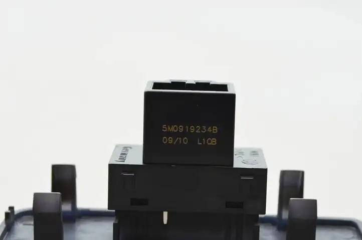Volkswagen Tiguan (2007 - 2011) 5M0919234B Включатель надувной подушки для пассажира — фото 7