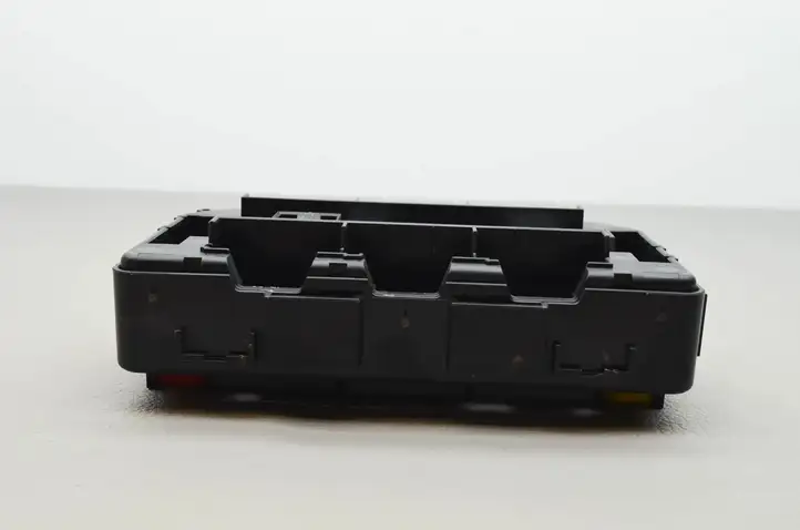 BMW 3 F30 F35 F31 (2012 - 2018) 9389068 Блок монтирования реле — фото 2