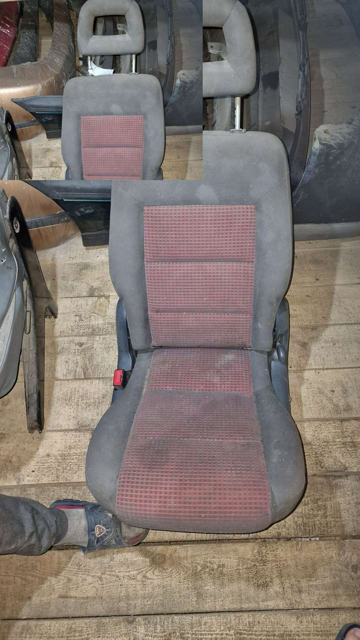Volkswagen Sharan (2000 - 2003)  7M3883017EJ Заднее сиденье