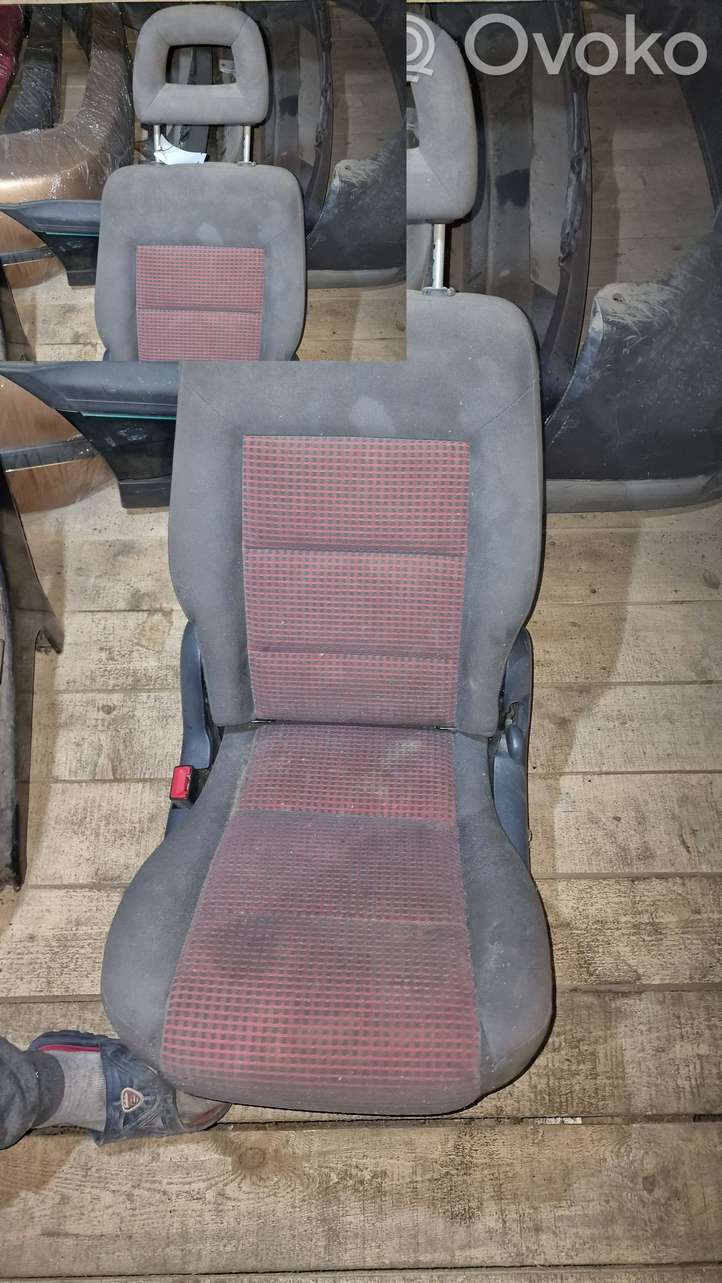 Volkswagen Sharan (2000 - 2003)  7M3883017EJ Заднее сиденье