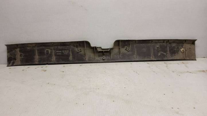 Volkswagen Transporter-Caravelle (1990 - 2003)  705863487A Отделка порога багажника