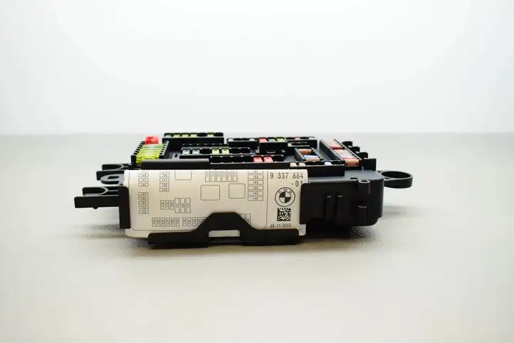 BMW 3 F30 F35 F31 (2012 - 2018) 9337880 Блок монтирования реле — фото 4