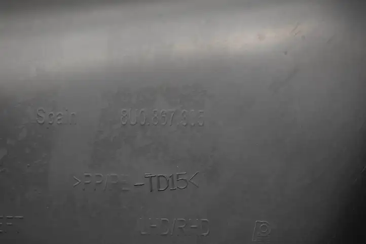 (2014 - 2018) 8U0867305 Обшивка задней двери — фото 8